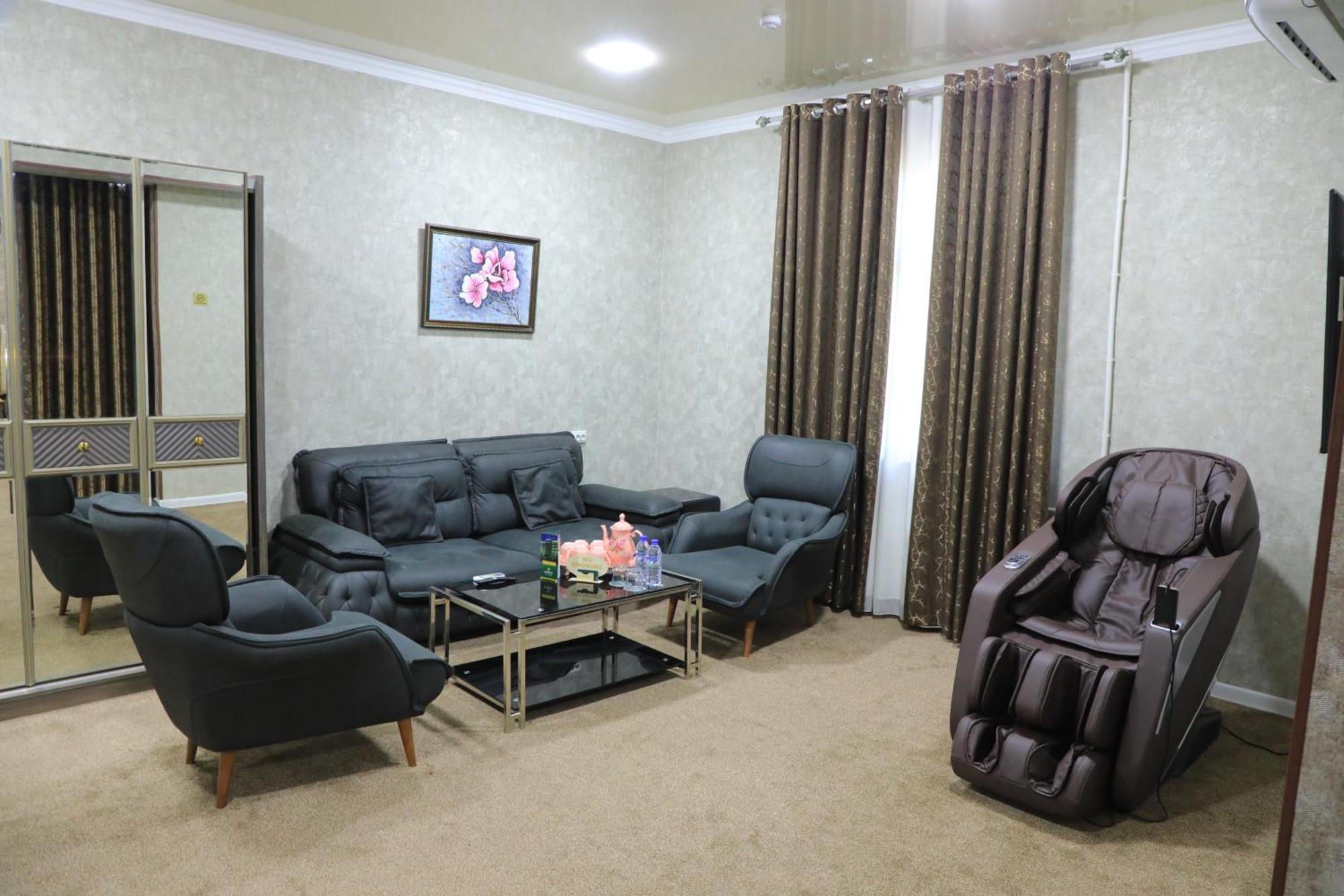 Hobiz Hotel Navoi Exteriér fotografie
